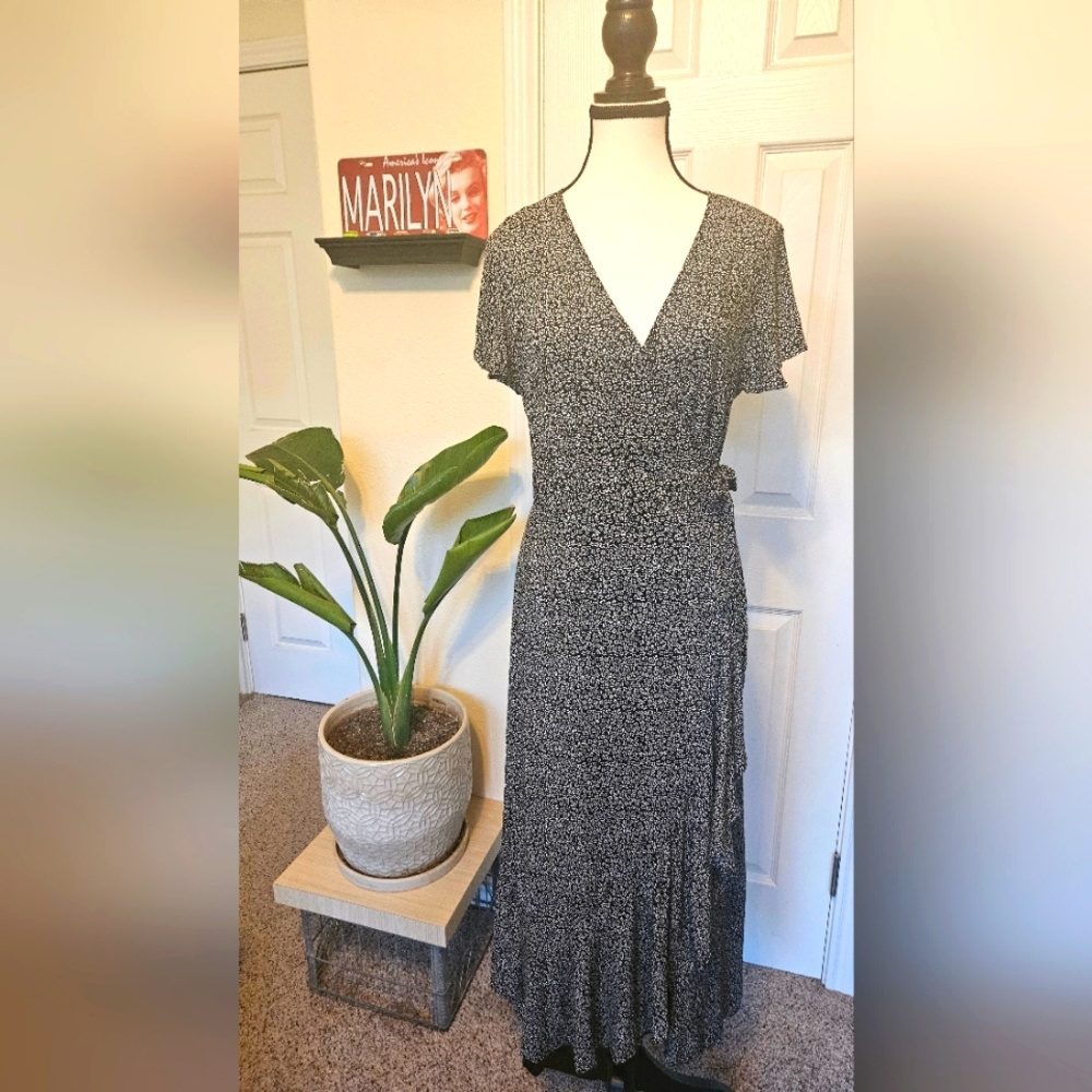 Black & White floral print wrap dress